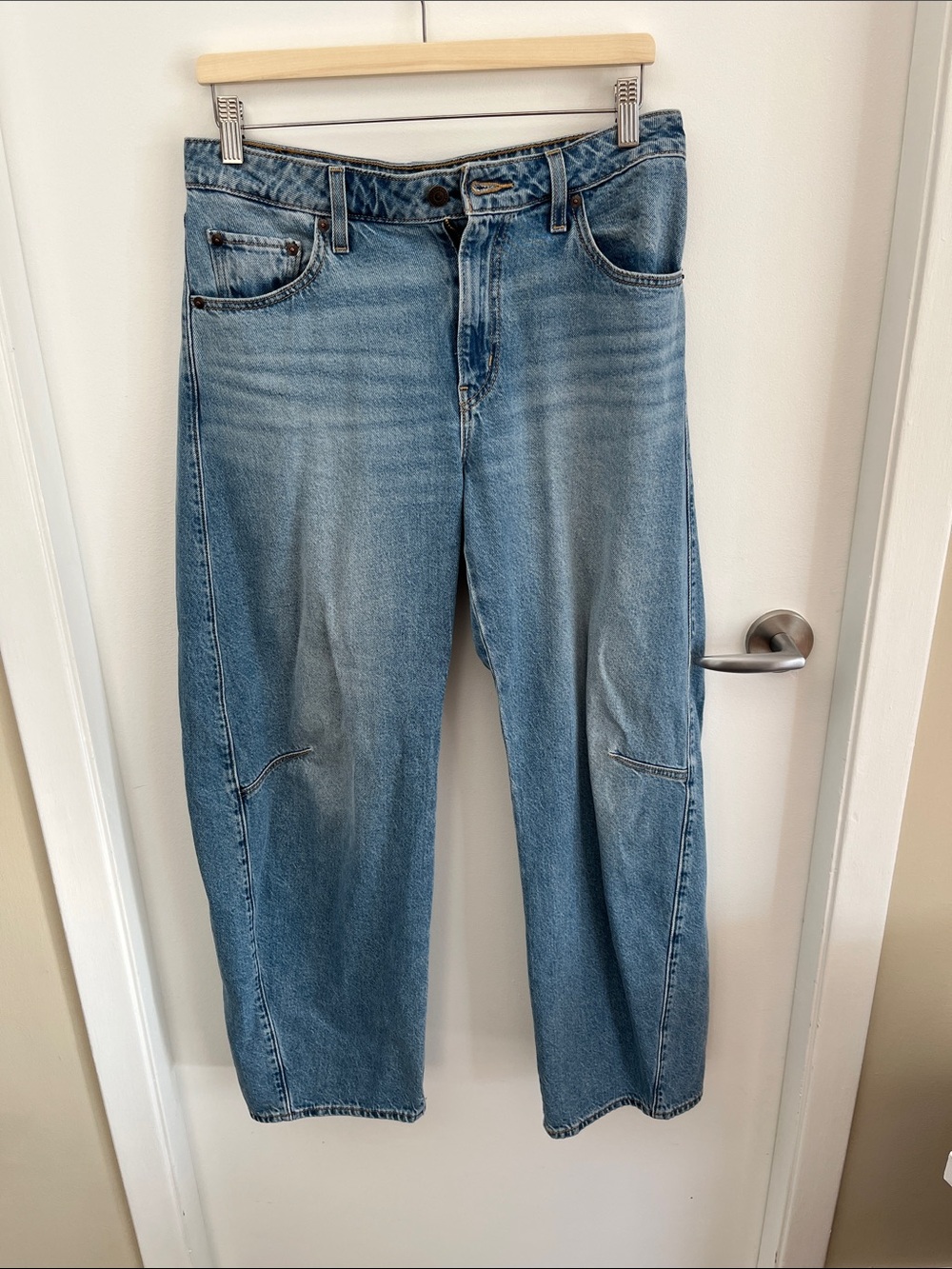Levi's Men's Relaxed Light Wash Blue Jeans
